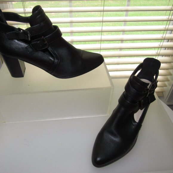 Liz Claiborne Camelia Black Leather Cut-Out Strap Booties — Pointed-Toe Size 10 - Picture 6 of 9